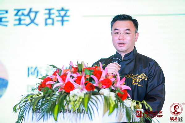 國壽紅木副董事長陳淦凡進行《國壽紅木玉如意新品發布會》