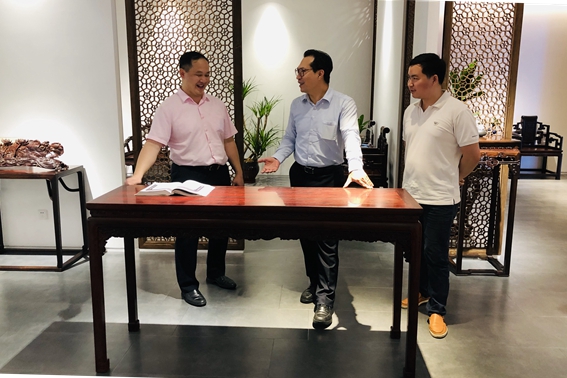 著名古典家具頂級藏家蔣念慈蒞臨醉木苑參觀，共討紅木發展新方向