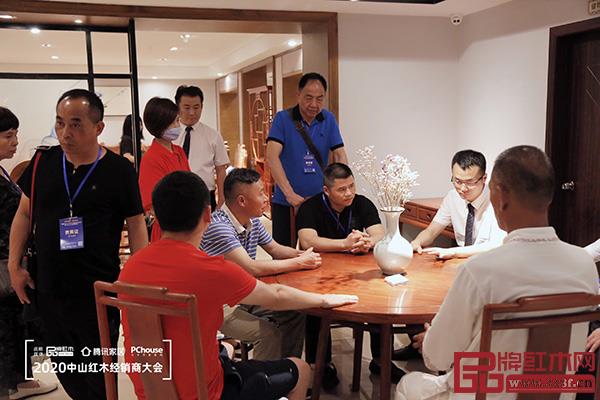 眾多經銷商最終選擇并簽約雅宋紅木 眾多經銷商最終選擇并簽約雅宋紅木