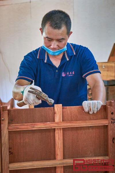王木匠紅木重視工匠人才培養, 組建了一支實力強勁的隊伍 王木匠紅木重視工匠人才培養, 組建了一支實力強勁的隊伍