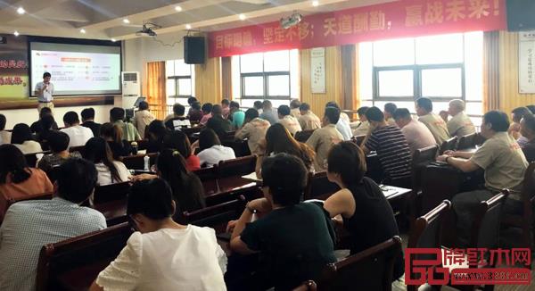 在中信紅木的穩崗技能提升培訓中,每一位授課的老師均為企業員工 在中信紅木的穩崗技能提升培訓中,每一位授課的老師均為企業員工