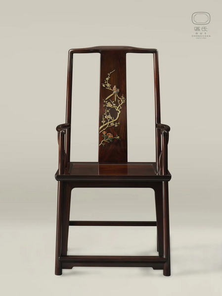 區(qū)氏家具 鑲嵌百寶南官帽椅 酸枝 長:59cm 寬:47cm 高:51.5cm 通高:119cm A Suanzhi Jewel-encrusted chair 區(qū)氏家具 鑲嵌百寶南官帽椅 酸枝 長:59cm 寬:47cm 高:51.5cm 通高:119cm A Suanzhi Jewel-encrusted chair