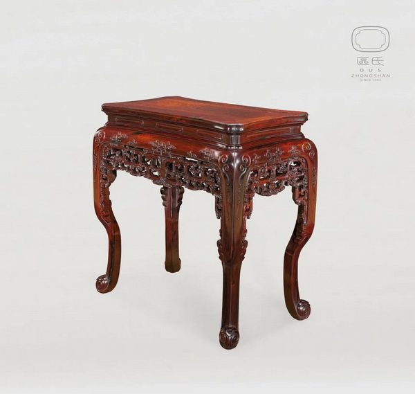 區(qū)氏家具 凹腰拐子紋小桌 酸枝 長:86cm 寬:42cm 高:86cm A Suanzhi Concave Waist Dragon table 區(qū)氏家具 凹腰拐子紋小桌 酸枝 長:86cm 寬:42cm 高:86cm A Suanzhi Concave Waist Dragon table