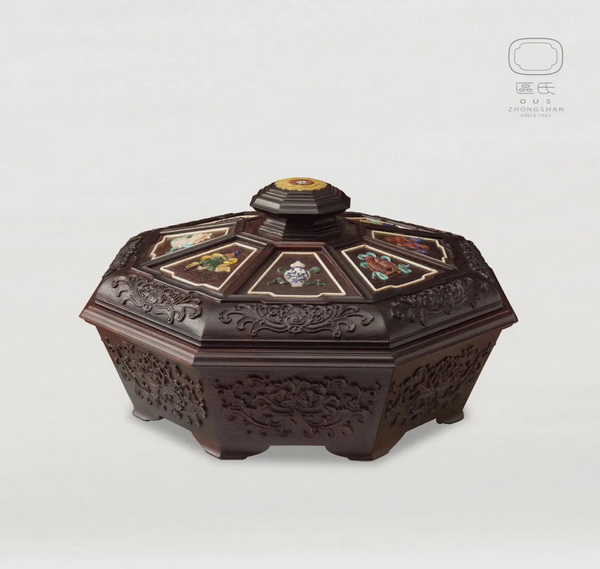 鑲百寶果盒 小葉紫檀 長:31cm 寬:32cm 高:18cm A Zitan Candy box inlaid with precious stones 鑲百寶果盒 小葉紫檀 長:31cm 寬:32cm 高:18cm A Zitan Candy box inlaid with precious stones