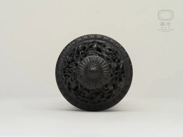 區(qū)氏家具 香筒 小葉紫檀 長:86cm 寬:42cm 高:86cm Zitan Incense apparatus 區(qū)氏家具 香筒 小葉紫檀 長:86cm 寬:42cm 高:86cm Zitan Incense apparatus