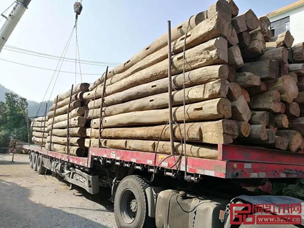 致遠家具工廠原材料儲備充足 致遠家具工廠原材料儲備充足