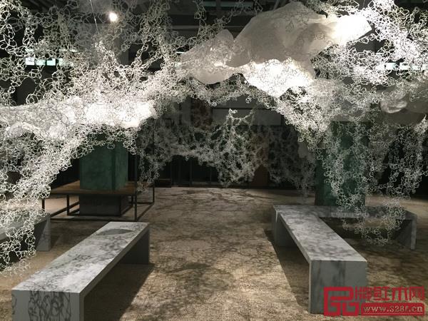 臺北華山文創(chuàng)燈飾展示(由日本設(shè)計師創(chuàng)意設(shè)計) 王佳/攝 臺北華山文創(chuàng)燈飾展示(由日本設(shè)計師創(chuàng)意設(shè)計) 王佳/攝
