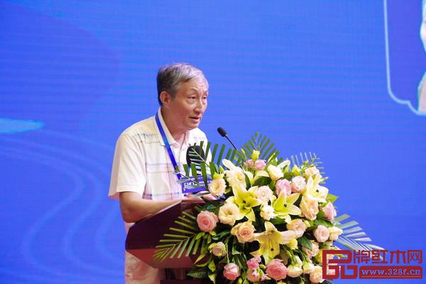全聯民間文物藝術品商會副會長、全聯藝術紅木家具專業(yè)委員會顧問、故宮博物院文保科技部原主任曹靜樓代表主辦方為第四屆新中式紅木展論壇致辭 全聯民間文物藝術品商會副會長、全聯藝術紅木家具專業(yè)委員會顧問、故宮博物院文保科技部原主任曹靜樓代表主辦方為第四屆新中式紅木展論壇致辭