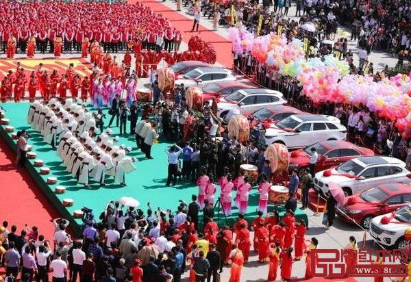 歷屆花園紅木家具展銷會都會提供豪車、電腦、手機等豐富大獎.jpg 歷屆花園紅木家具展銷會都會提供豪車、電腦、手機等豐富大獎.jpg