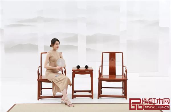 (制作:紅橋紅家具廠,材質(zhì):緬甸花梨) (制作:紅橋紅家具廠,材質(zhì):緬甸花梨)