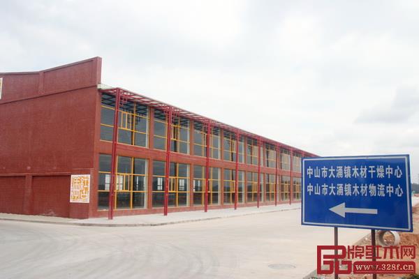 紅古軒興建的“中山市大涌鎮木材干燥中心”,成功突破深色名貴硬木干燥難題 紅古軒興建的“中山市大涌鎮木材干燥中心”,成功突破深色名貴硬木干燥難題