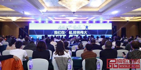 李忠信董事長表示在未來,要與經銷商共處統一戰線,共同實現雙方的合作共贏 李忠信董事長表示在未來,要與經銷商共處統一戰線,共同實現雙方的合作共贏