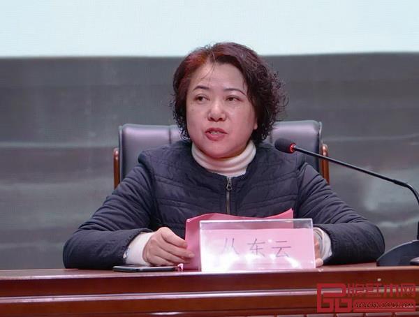 如東工藝美術(shù)行業(yè)協(xié)會理事長、雅晟檀一創(chuàng)始人叢東云受邀出席非遺進校園活動并講話 如東工藝美術(shù)行業(yè)協(xié)會理事長、雅晟檀一創(chuàng)始人叢東云受邀出席非遺進校園活動并講話