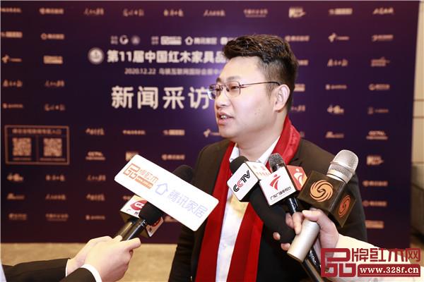 漢府家具董事長馬漢龍接受中央電視臺、廣東廣播電視臺、騰訊家居等媒體采訪 漢府家具董事長馬漢龍接受中央電視臺、廣東廣播電視臺、騰訊家居等媒體采訪