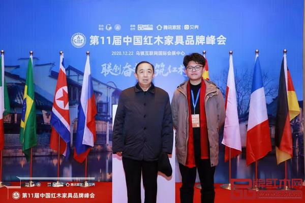 微凹傳奇總經理金谷豐(右)與國務院參事室特邀研究員,國家人社部原黨組副書記、副部長,中國勞動學會會長楊志明(左)合影留念 微凹傳奇總經理金谷豐(右)與國務院參事室特邀研究員,國家人社部原黨組副書記、副部長,中國勞動學會會長楊志明(左)合影留念