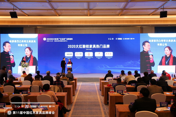 凹凸傳奇董事長(zhǎng)唐麗作為獲獎(jiǎng)企業(yè)代表,接受中央電視臺(tái)著名主持人趙保樂(lè)采訪 凹凸傳奇董事長(zhǎng)唐麗作為獲獎(jiǎng)企業(yè)代表,接受中央電視臺(tái)著名主持人趙保樂(lè)采訪