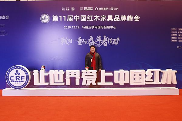 源源紅家具定將成為精品的代言人,品牌的建設者,文化的傳承者,為推動產區發展、紅木行業發展不遺余力 源源紅家具定將成為精品的代言人,品牌的建設者,文化的傳承者,為推動產區發展、紅木行業發展不遺余力