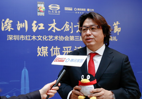 友聯工藝家私(戴為)董事長戴愛國接受騰訊家居、品牌紅木等媒體采訪 友聯工藝家私(戴為)董事長戴愛國接受騰訊家居、品牌紅木等媒體采訪