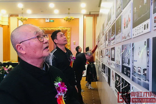 中國高等教育家具設計專業創始人胡景初在評審中 中國高等教育家具設計專業創始人胡景初在評審中
