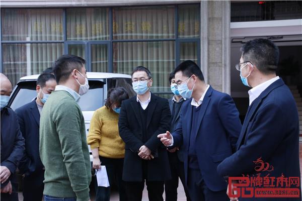東陽市市委書記傅顯明為雙洋紅木指導工作.jpg 東陽市市委書記傅顯明為雙洋紅木指導工作.jpg