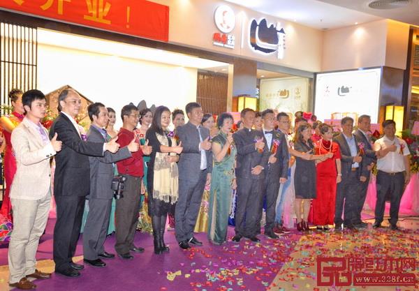 國(guó)壽紅木新明式紅木家具品牌“世外桃源”開業(yè)慶典在名家具世博園隆重舉行,引人矚目 國(guó)壽紅木新明式紅木家具品牌“世外桃源”開業(yè)慶典在名家具世博園隆重舉行,引人矚目