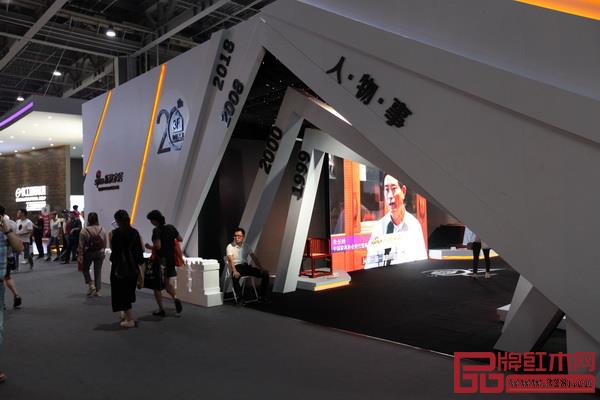 國(guó)壽紅木代表作品《國(guó)壽椅》入選“中國(guó)家具20年·時(shí)光隧道”展覽 國(guó)壽紅木代表作品《國(guó)壽椅》入選“中國(guó)家具20年·時(shí)光隧道”展覽