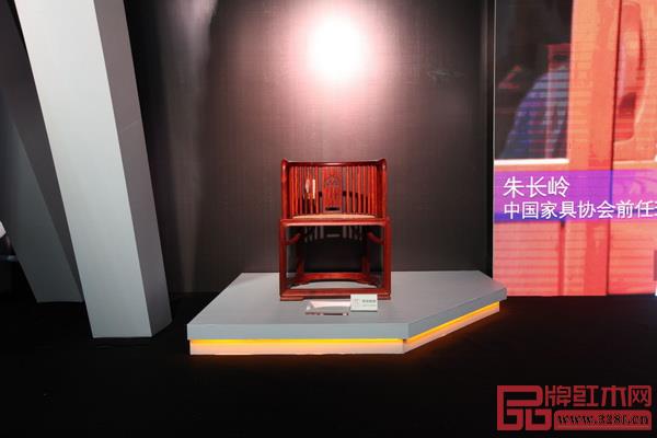 國(guó)壽紅木代表作品《國(guó)壽椅》入選“中國(guó)家具20年·時(shí)光隧道”展覽 國(guó)壽紅木代表作品《國(guó)壽椅》入選“中國(guó)家具20年·時(shí)光隧道”展覽
