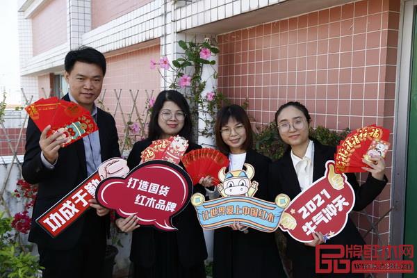 弘木傳媒設(shè)計部 弘木傳媒設(shè)計部