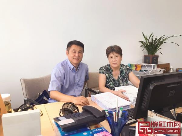  筆者與責任編輯徐小燕老師（2018年）