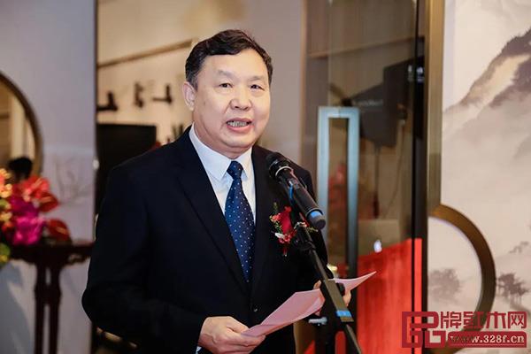 中國輕工業聯合會黨委副書記、中國家具協會理事長徐祥楠致辭 中國輕工業聯合會黨委副書記、中國家具協會理事長徐祥楠致辭