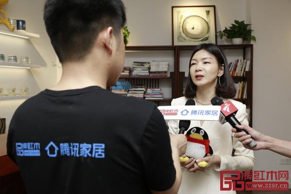 紅古軒營銷總監(jiān)楊晶接受騰訊家居&品牌紅木媒體聯(lián)合采訪 紅古軒營銷總監(jiān)楊晶接受騰訊家居&品牌紅木媒體聯(lián)合采訪