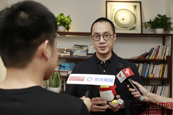 中國著名男低音歌唱家趙鵬老師接受騰訊家居、廣東電視臺、品牌紅木媒體聯合采訪 中國著名男低音歌唱家趙鵬老師接受騰訊家居、廣東電視臺、品牌紅木媒體聯合采訪