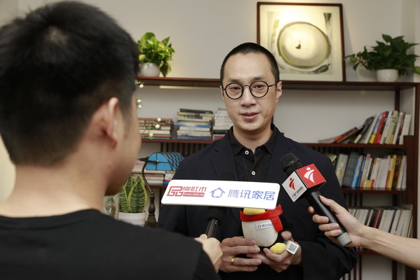 中國著名男低音歌唱家趙鵬盛贊紅古軒HiFi音樂會及新中式家具
