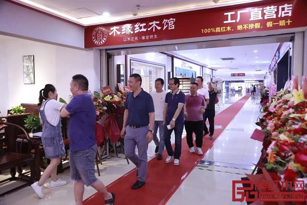 開業當天，店內熱鬧非凡