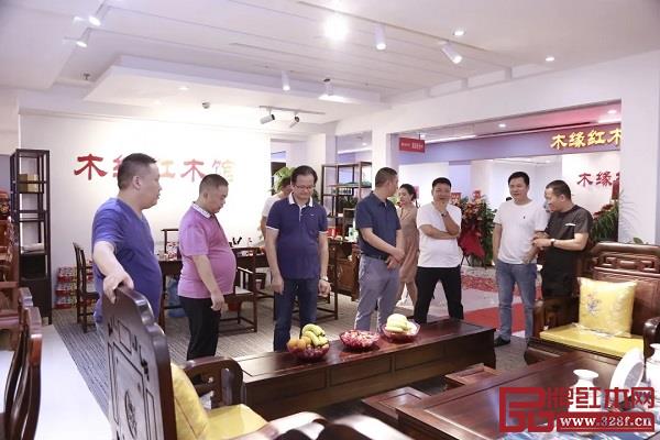 開業當天，店內熱鬧非凡
