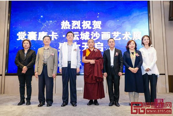 翁肖尤積極策劃組織“覺囊唐卡·壇城沙畫藝術展”活動,從不同角度將中國的文化展示給世人 翁肖尤積極策劃組織“覺囊唐卡·壇城沙畫藝術展”活動,從不同角度將中國的文化展示給世人