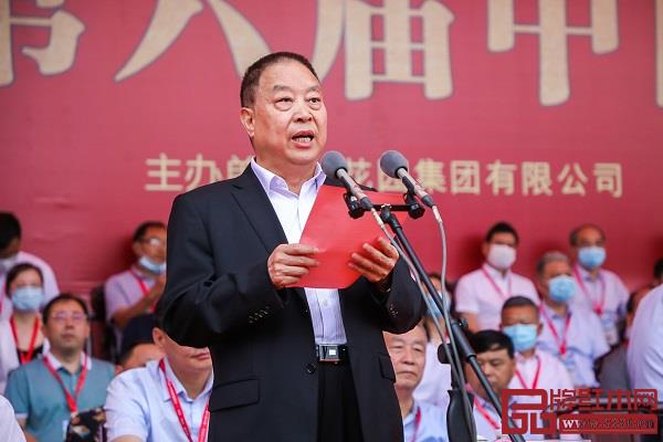花園村黨委書記、花園集團董事長兼總裁邵欽祥在開幕式上致辭 花園村黨委書記、花園集團董事長兼總裁邵欽祥在開幕式上致辭