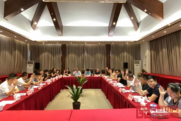 理事會全體成員一致通過李成貴、潘質洪、董鈺欣副會長為學會的執行會長及三個委員會的成立 理事會全體成員一致通過李成貴、潘質洪、董鈺欣副會長為學會的執行會長及三個委員會的成立
