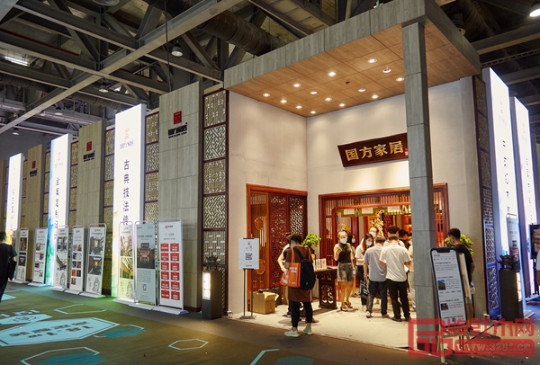 國方家居中式原木整裝在廣州建博會(huì)“出圈”，其紅木工藝令人贊嘆