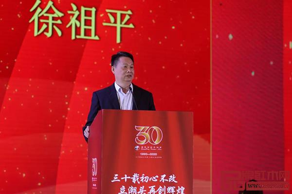 廣東省社會(huì)組織管理局黨組成員、副局長(zhǎng)徐祖平對(duì)廣東省家具協(xié)會(huì)第七屆理事會(huì)就職表示祝賀 廣東省社會(huì)組織管理局黨組成員、副局長(zhǎng)徐祖平對(duì)廣東省家具協(xié)會(huì)第七屆理事會(huì)就職表示祝賀