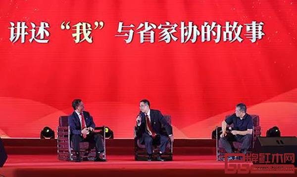 王克會(huì)長(zhǎng)主持“‘我’與廣東家協(xié)的故事”訪談環(huán)節(jié) 王克會(huì)長(zhǎng)主持“‘我’與廣東家協(xié)的故事”訪談環(huán)節(jié)