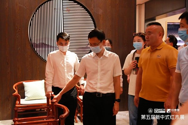 地天泰集團：亮相新中式紅木展，掀起國潮品質人生新時尚