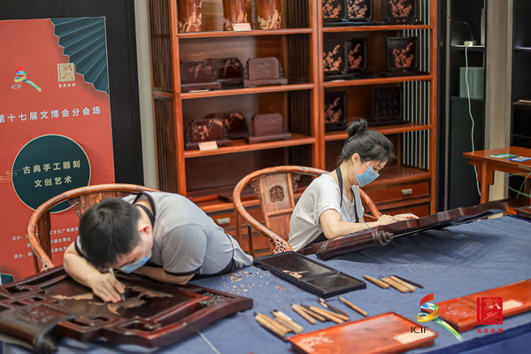 “古典手工雕刻文創(chuàng)藝術”充分體現匠人精神 “古典手工雕刻文創(chuàng)藝術”充分體現匠人精神
