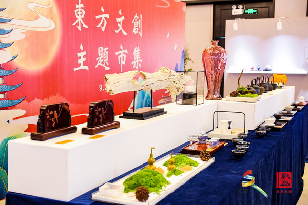 東方文創(chuàng)作品創(chuàng)意市集是此次藝術節(jié)的一大亮點,精致生動 東方文創(chuàng)作品創(chuàng)意市集是此次藝術節(jié)的一大亮點,精致生動