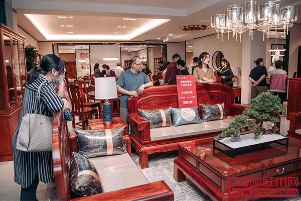 開業活動現場人氣火爆 開業活動現場人氣火爆
