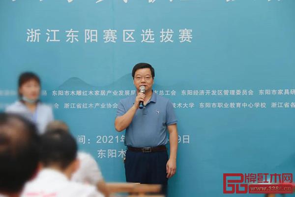 東陽市市場監督管理局總工程師陳君梁宣布開賽