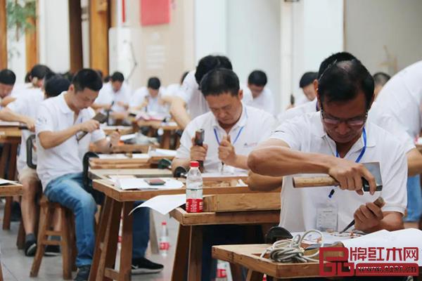 參賽選手進行技能競賽