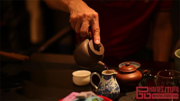 中國傳統(tǒng)的庭院是自然勝景,與匠人之心的完美結(jié)合,含蓄蘊(yùn)藉的詩畫情趣中,更蘊(yùn)藏了豐富的精神世界 中國傳統(tǒng)的庭院是自然勝景,與匠人之心的完美結(jié)合,含蓄蘊(yùn)藉的詩畫情趣中,更蘊(yùn)藏了豐富的精神世界