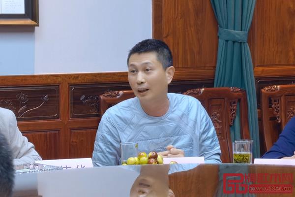 中國家具協會副理事長、紅古軒品牌創始人吳赤宇分享 中國家具協會副理事長、紅古軒品牌創始人吳赤宇分享