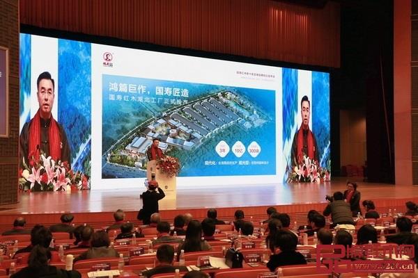 陳淦凡在《國壽紅木新十年品牌戰略規劃》的演講中,介紹湖北鴻普軒家居 陳淦凡在《國壽紅木新十年品牌戰略規劃》的演講中,介紹湖北鴻普軒家居